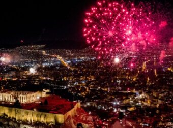 Τα άγνωστα πρωτοχρονιάτικα έθιμα της Ελλάδας  –  Η «καλή χέρα» και τα «κλίκια» – Ελλάδα