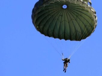 Αττική: Τραυματισμένος αλεξιπτωτιστής εντοπίστηκε στο δήμο Φυλής – Ελλάδα